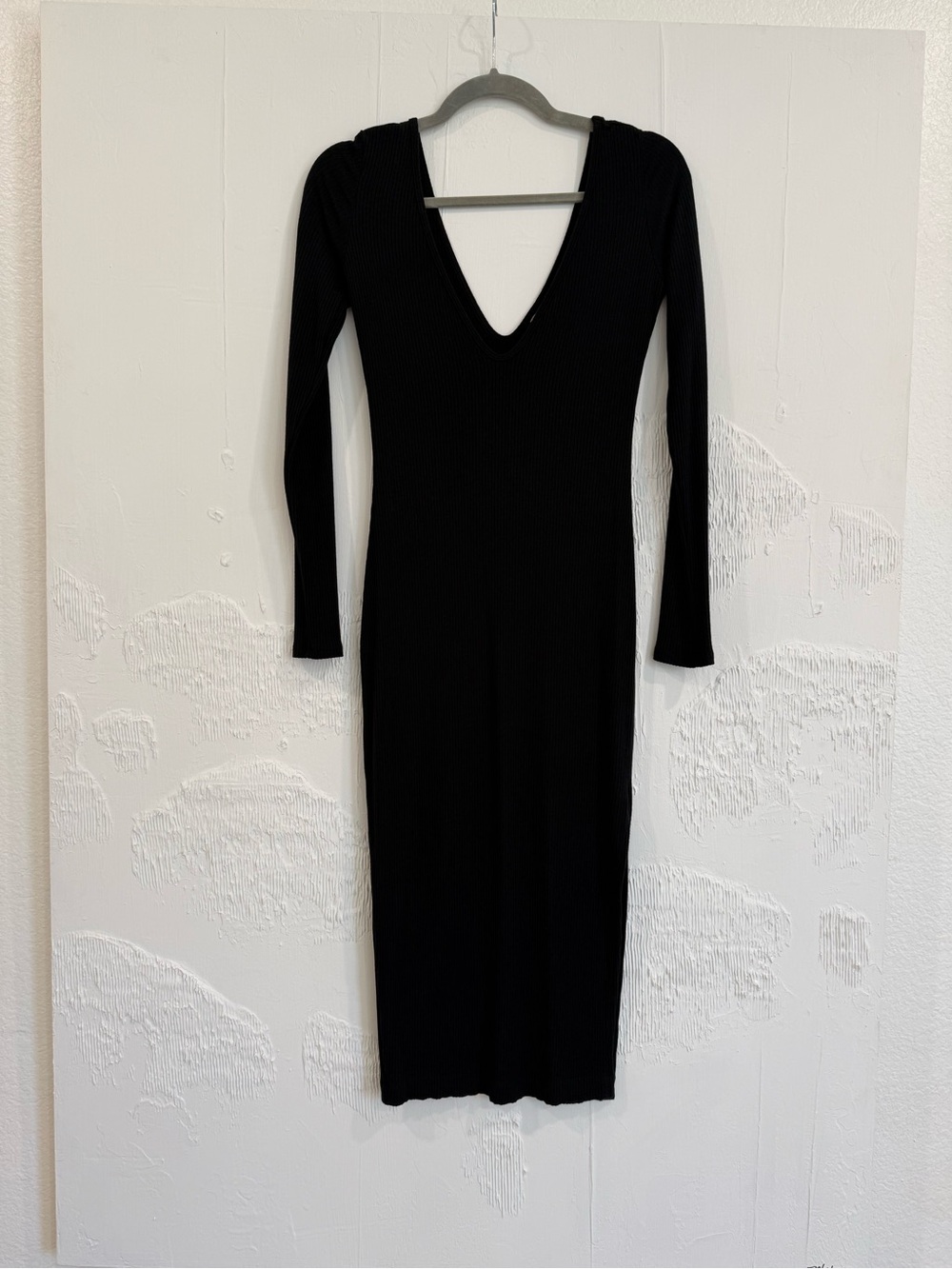 Everyday Black Ribbed V-Neck Long Sleeve Midi Dress
